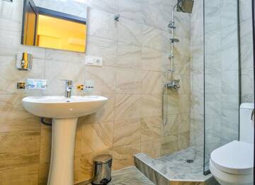 Фото номера Двухместный номер с 1 кроватью Отель Hotel Garden г. Тбилиси 9