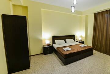 Фото номера Двухместный номер с 1 кроватью Отель Hotel Garden г. Тбилиси 3