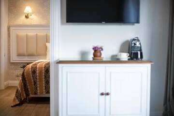 Фото номера Люкс с балконом Отель Hotel Passport Tbilisi г. Тбилиси 7
