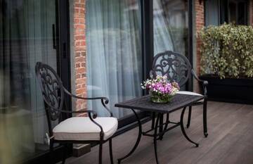 Фото номера Люкс с балконом Отель Hotel Passport Tbilisi г. Тбилиси 5