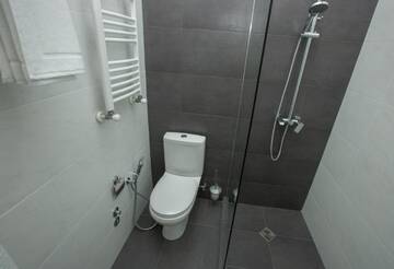 Фото номера Двухместный номер Делюкс с 1 кроватью Отель History Hotel Tbilisi г. Тбилиси 8