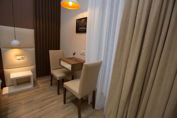 Фото номера Двухместный номер Делюкс с 1 кроватью Отель History Hotel Tbilisi г. Тбилиси 5