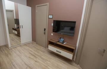 Фото номера Двухместный номер Делюкс с 1 кроватью Отель History Hotel Tbilisi г. Тбилиси 7