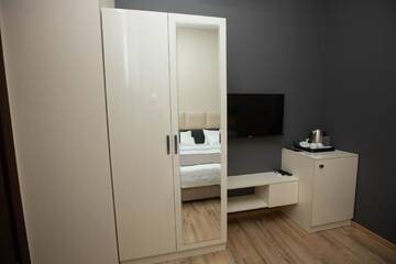 Фото номера Двухместный номер с 1 кроватью и террасой Отель History Hotel Tbilisi г. Тбилиси 4