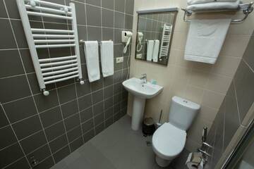 Фото номера Двухместный номер с 1 кроватью и террасой Отель History Hotel Tbilisi г. Тбилиси 5