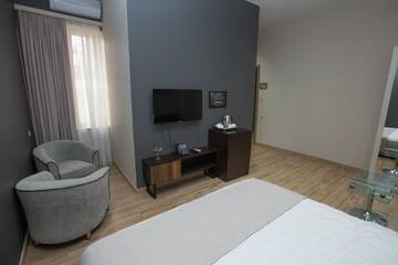 Фото номера Люкс Отель History Hotel Tbilisi г. Тбилиси 5