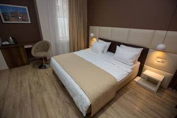 Фото номера Двухместный номер Делюкс с 1 кроватью Отель History Hotel Tbilisi г. Тбилиси 4