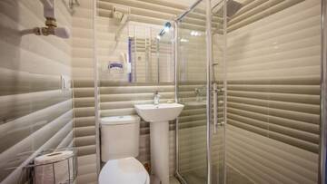 Фото номера Двухместный номер с 1 кроватью и балконом Отель Wine Symphony Boutique Hotel г. Тбилиси 24
