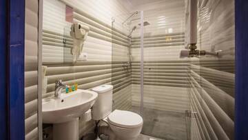 Фото номера Двухместный номер с 1 кроватью и балконом Отель Wine Symphony Boutique Hotel г. Тбилиси 25
