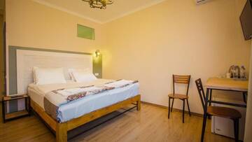 Фото номера Двухместный номер с 1 кроватью и балконом Отель Wine Symphony Boutique Hotel г. Тбилиси 10