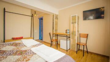 Фото номера Двухместный номер с 1 кроватью и балконом Отель Wine Symphony Boutique Hotel г. Тбилиси 14