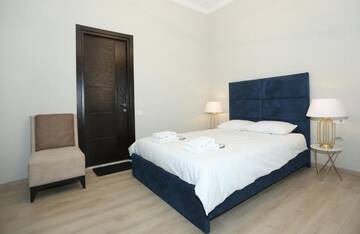 Фото номера Двухместный номер Делюкс с 1 кроватью и балконом Отель Golden Globe Boutique Hotel г. Тбилиси 16