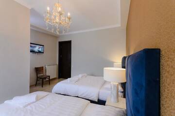 Фото номера Семейный номер с балконом Отель Golden Globe Boutique Hotel г. Тбилиси 3
