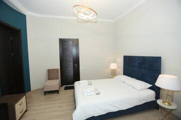 Фото номера Двухместный номер Делюкс с 1 кроватью и балконом Отель Golden Globe Boutique Hotel г. Тбилиси 13