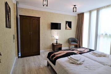 Фото номера Улучшенный двухместный номер с 2 отдельными кроватями Отель Hotel Liberty Theatre г. Тбилиси 3