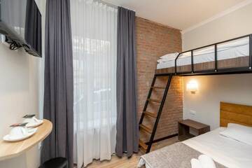 Фото номера Двухместный номер с 1 кроватью или 2 отдельными кроватями Отель Hotello г. Тбилиси 3