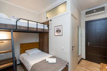 Фото номера Двухместный номер с 1 кроватью или 2 отдельными кроватями Отель Hotello г. Тбилиси 4