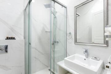 Фото номера Двухместный номер с 2 отдельными кроватями и балконом Отель Lifferent Hotel &amp; Spa г. Тбилиси 13