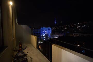 Фото номера Двухместный номер с 2 отдельными кроватями и балконом Отель Lifferent Hotel &amp; Spa г. Тбилиси 17