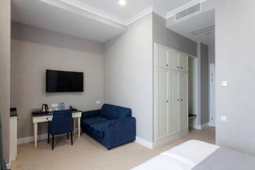Фото номера Улучшенный двухместный номер с 1 кроватью Отель Lifferent Hotel &amp; Spa г. Тбилиси 5
