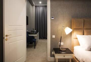 Фото номера Семейный люкс с балконом Отель Lifferent Hotel &amp; Spa г. Тбилиси 5