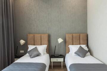 Фото номера Двухместный номер с 2 отдельными кроватями и балконом Отель Lifferent Hotel &amp; Spa г. Тбилиси 5