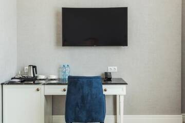 Фото номера Двухместный номер с 2 отдельными кроватями и балконом Отель Lifferent Hotel &amp; Spa г. Тбилиси 2