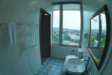 Фото номера Люкс с гидромассажной ванной Отель Hotel Flower г. Тбилиси 4