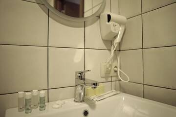 Фото номера Двухместный номер с 1 кроватью и видом на город Отель Hotel Flower г. Тбилиси 16