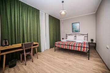 Фото номера Двухместный номер Делюкс с 1 кроватью и балконом Отель Hotel Flower г. Тбилиси 3