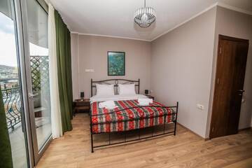 Фото номера Двухместный номер Делюкс с 1 кроватью и балконом Отель Hotel Flower г. Тбилиси 14
