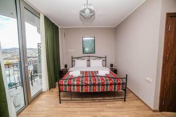 Фото номера Двухместный номер Делюкс с 1 кроватью и балконом Отель Hotel Flower г. Тбилиси 15
