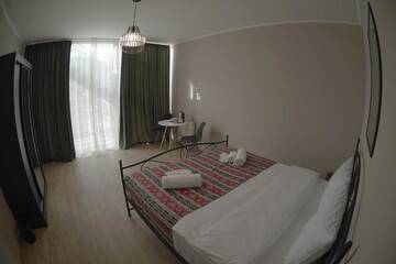 Фото номера Двухместный номер с 1 кроватью и балконом Отель Hotel Flower г. Тбилиси 8