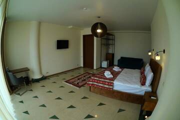 Фото номера Полулюкс с балконом Отель Hotel Flower г. Тбилиси 2