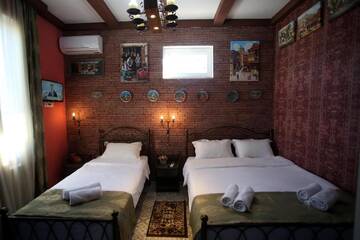 Фото номера Трехместный номер Делюкс Отель Marani Boutique Hotel г. Тбилиси 4