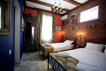 Фото номера Двухместный номер Делюкс с 1 кроватью Отель Marani Boutique Hotel г. Тбилиси 2