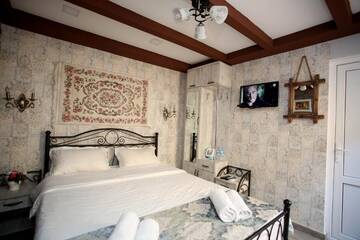 Фото номера Двухместный номер Делюкс с 1 кроватью Отель Marani Boutique Hotel г. Тбилиси 2