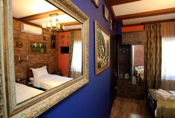 Фото номера Трехместный номер Делюкс Отель Marani Boutique Hotel г. Тбилиси 2