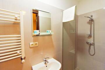 Фото номера Стандартный двухместный номер с 2 отдельными кроватями Отель Hotel Tabi г. Тбилиси 12
