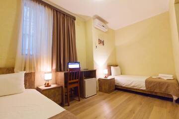 Фото номера Стандартный двухместный номер с 2 отдельными кроватями Отель Hotel Tabi г. Тбилиси 8