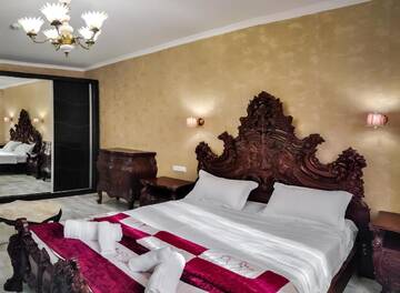 Фото номера Улучшенный номер с кроватью размера «queen-size» Отель WESTAY Hotel г. Тбилиси 5