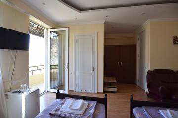 Фото номера Бюджетный трехместный номер Отель Hotel Vake Palace г. Тбилиси 3