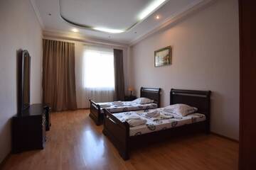 Фото номера Люкс с балконом Отель Hotel Vake Palace г. Тбилиси 3