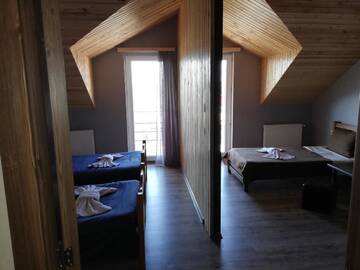 Фото номера Семейный номер с балконом Гостевой дом Cypress Hotel г. Тбилиси 10