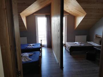 Фото номера Семейный номер с балконом Гостевой дом Cypress Hotel г. Тбилиси 19