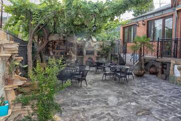 Фото номера Трехместный номер «Комфорт» с душем Гостевой дом The oldest Tbilisi г. Тбилиси 7