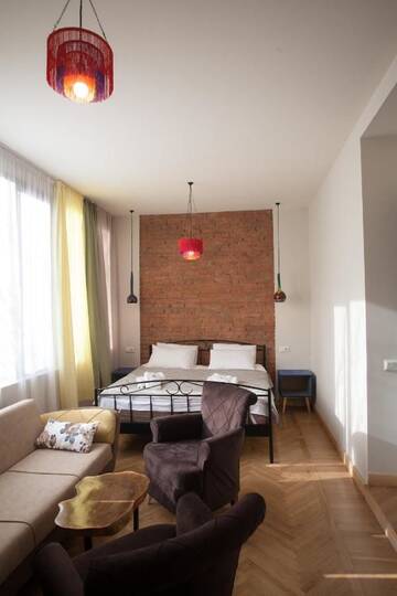 Фото номера Номер Делюкс с кроватью размера «king-size» Отель Bricks Room Hotel г. Тбилиси 4