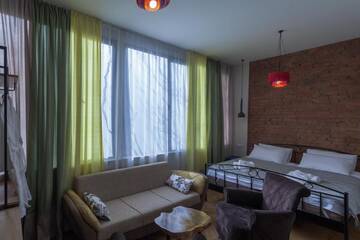 Фото номера Номер Делюкс с кроватью размера «king-size» Отель Bricks Room Hotel г. Тбилиси 7