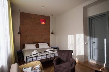 Фото номера Номер Делюкс с кроватью размера «king-size» Отель Bricks Room Hotel г. Тбилиси 5