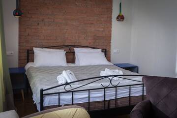 Фото номера Номер Делюкс с кроватью размера «king-size» Отель Bricks Room Hotel г. Тбилиси 13